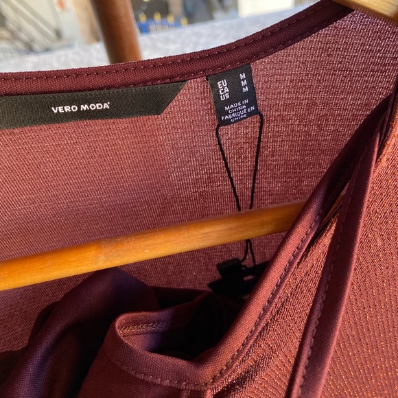 Vero Moda Maroon Shimmer Maxi Dress. Size - M - Picture 12 of 13